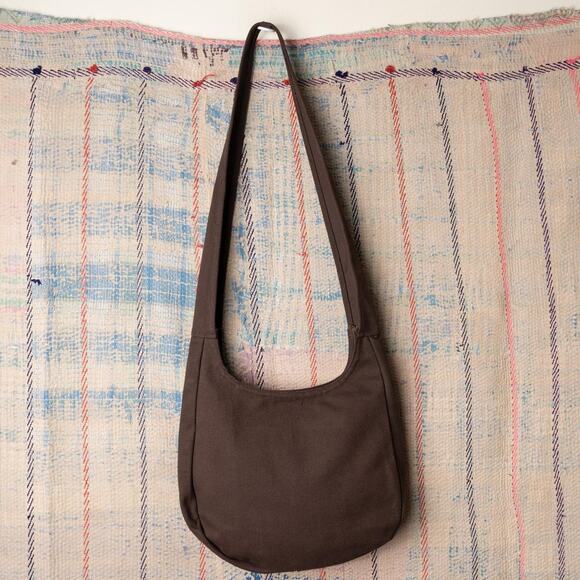 Upcycled handmade carhartt sling bag - Picture 6 of 6